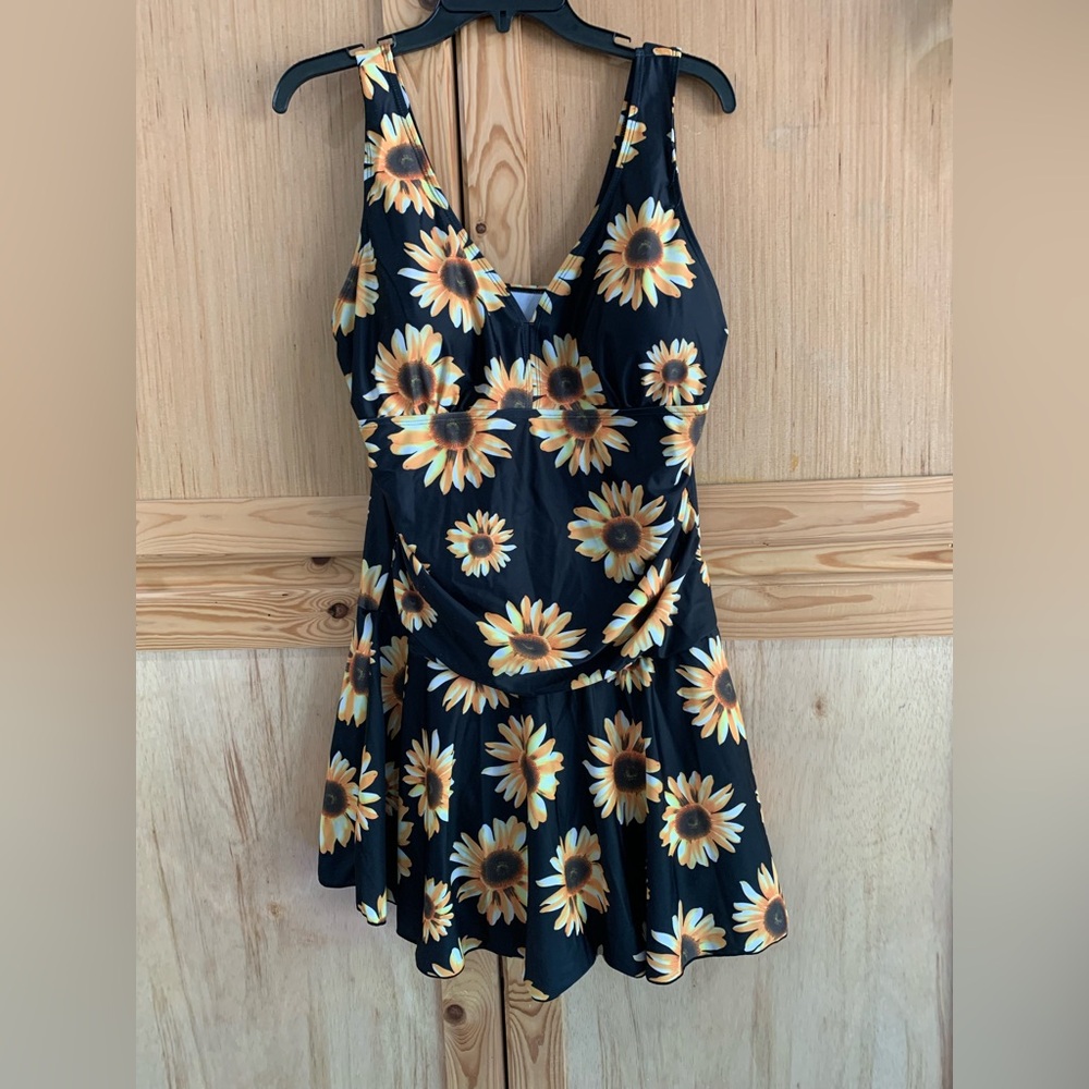 Sunflower Print Women's Modest One Piece Skirted Swimsuit  Sz XXL